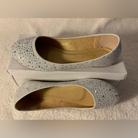 Iynx Brand shoes Silver with Rhinestones - Picture 4 of 15